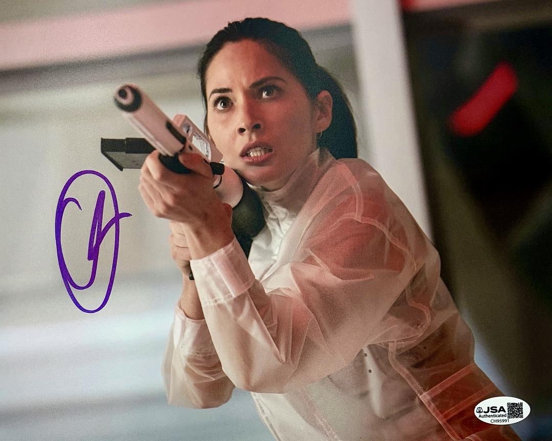 Olivia Munn Signed 8x10 Photo (The Predator) - JSA